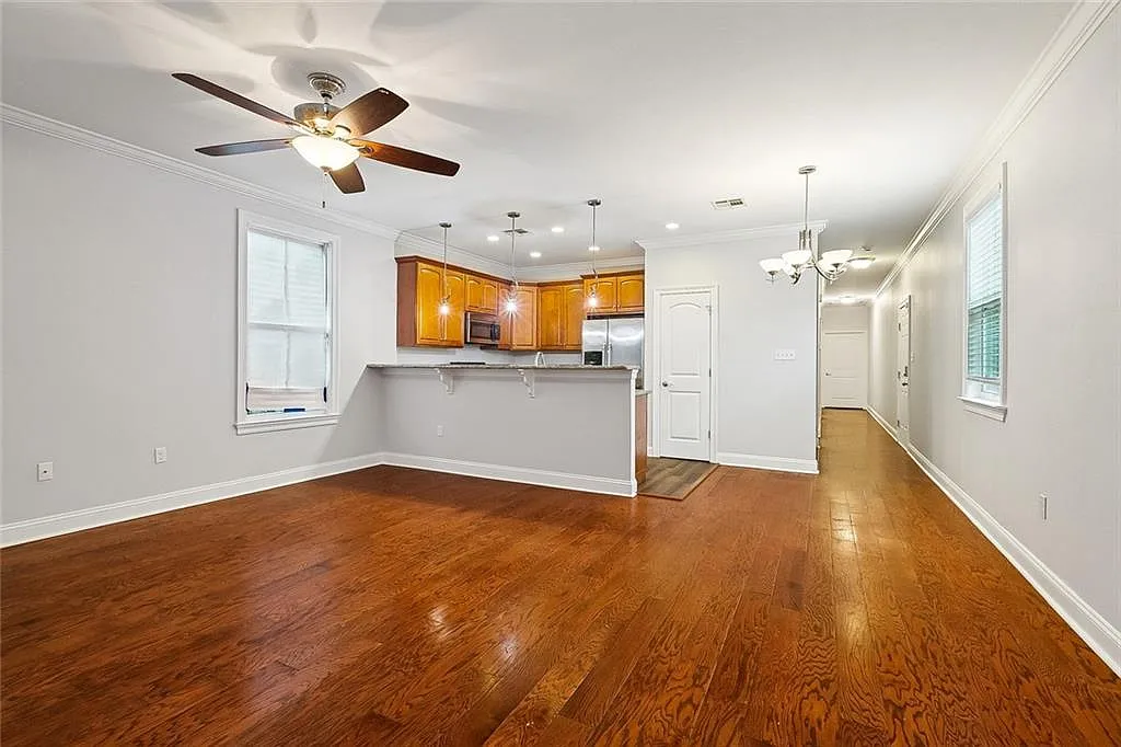 3 bed, 1330 sqft, $2,100 — Photo 4