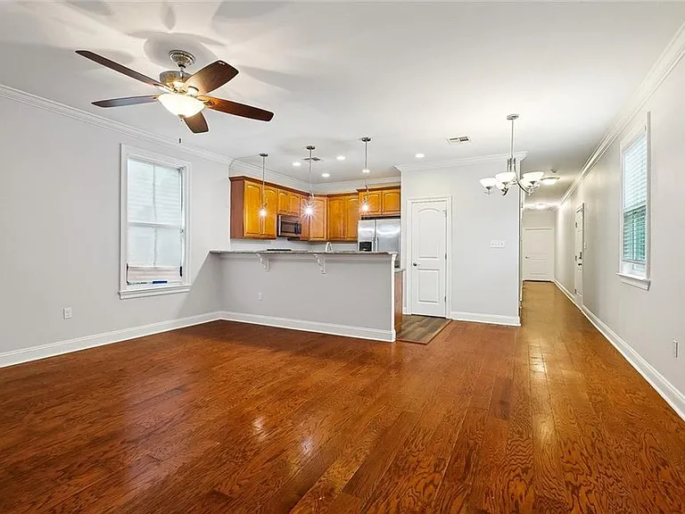 2053 Jackson Ave — Photo 4