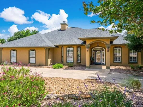 516 Winged Foot Ln, Kerrville, TX 78028