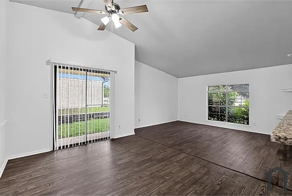 3104 Canterbury Ln — Photo 15
