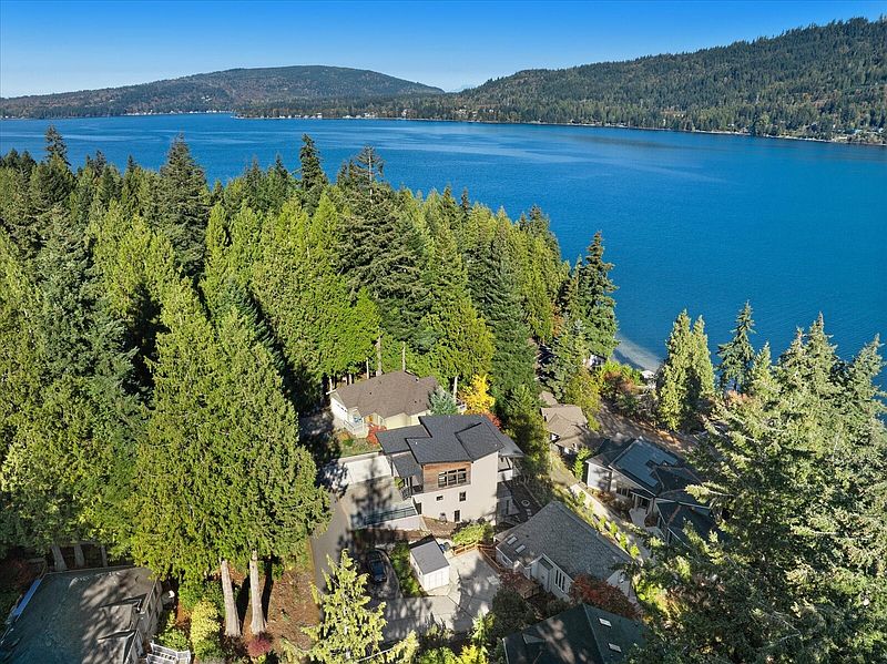 4th image of 16 N Point Drive