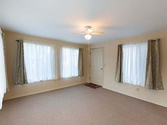 3rd image of 2433 Roscoe Ct