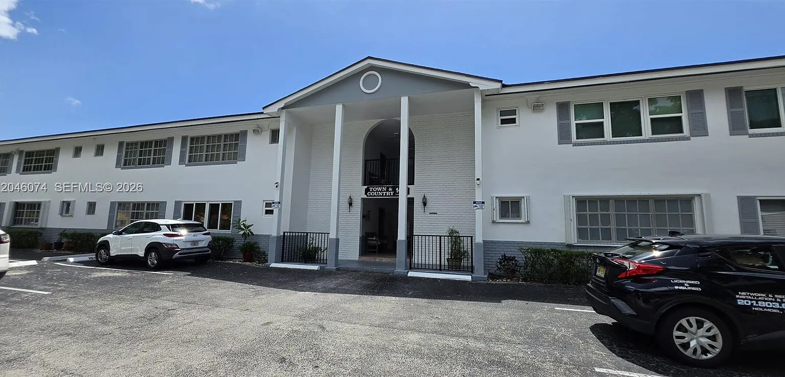 Town & Country Apts Condo — Photo 4