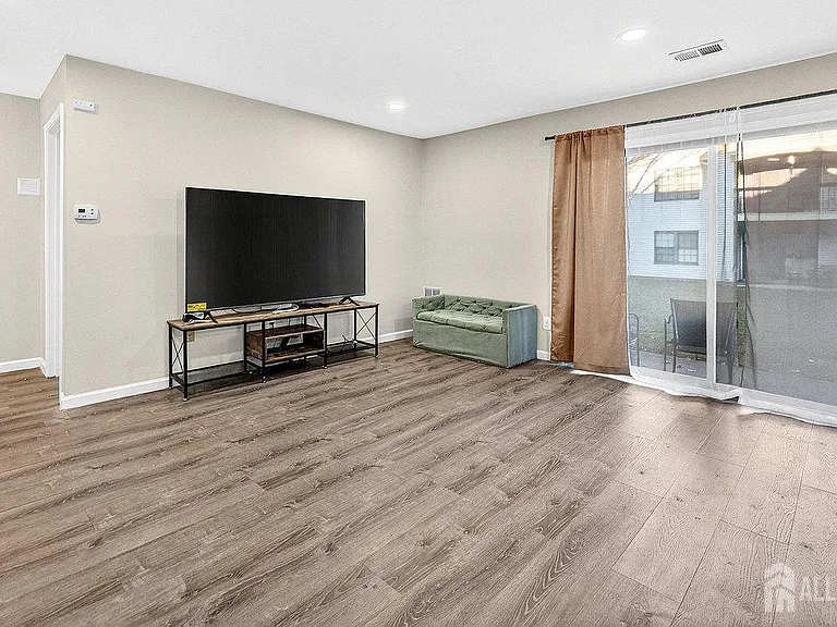 2406 Bayhead Dr — Photo 4