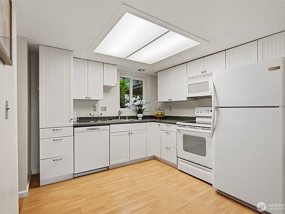 4th image of 9398 Redmond-Woodinville Rd NE #E131