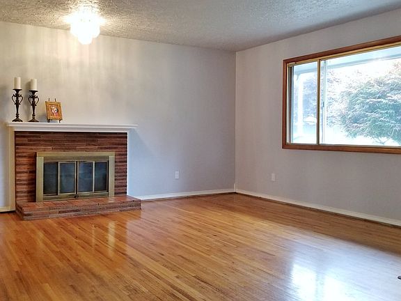 3rd image of 4112 NE 52nd St