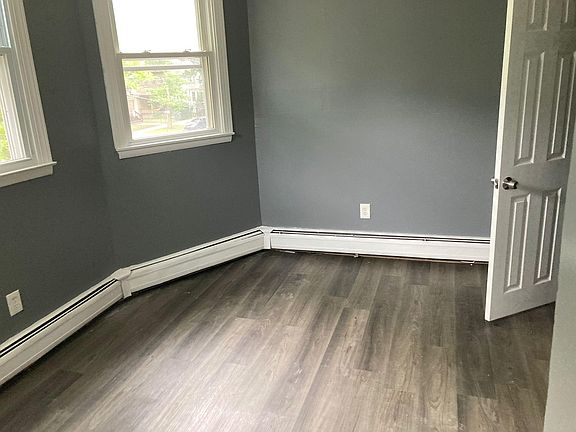 3rd image of 208 Howard Ave #2