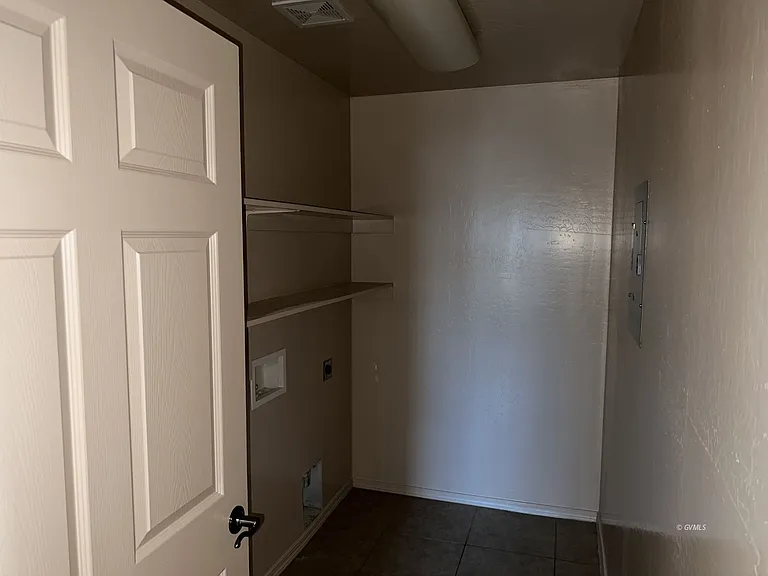 404 S 7th Ave — Photo 8