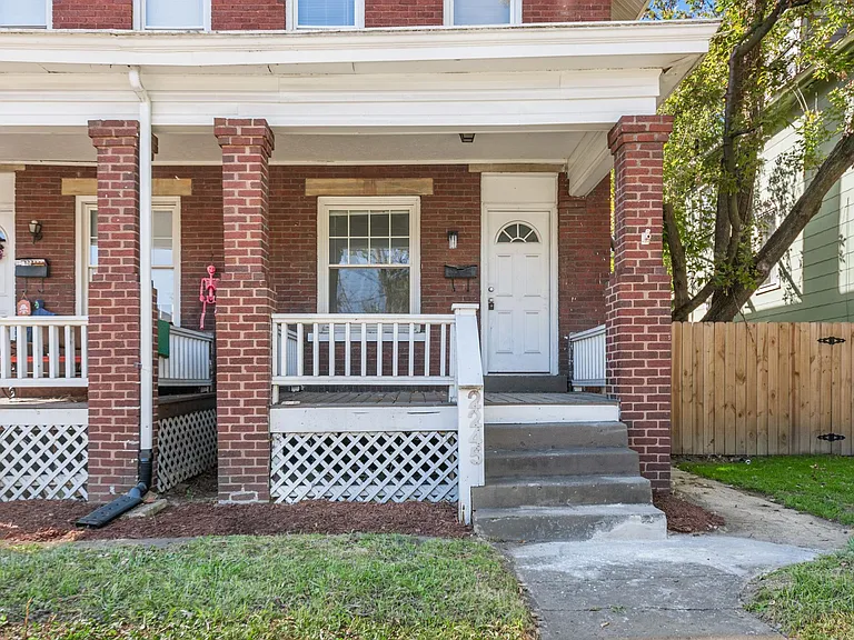 2245 Summit St #2 — Photo 8