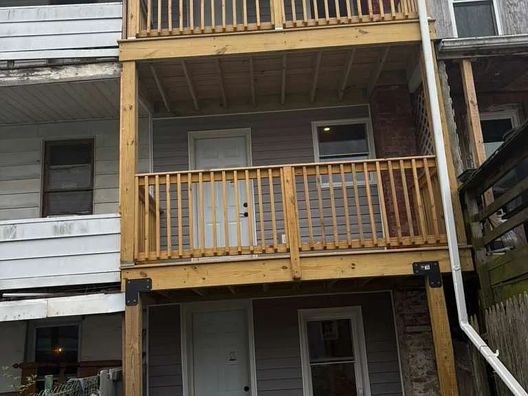 137 W Water St — Photo 11