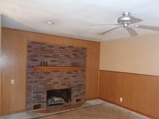 3rd image of 916 Elm St