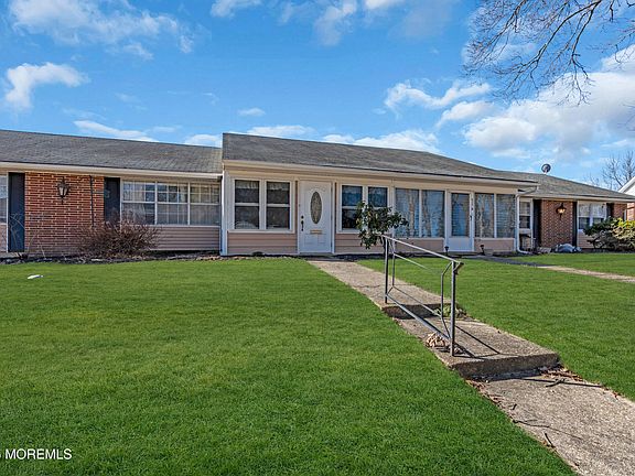 3rd image of 537 Dartmoor Court #C