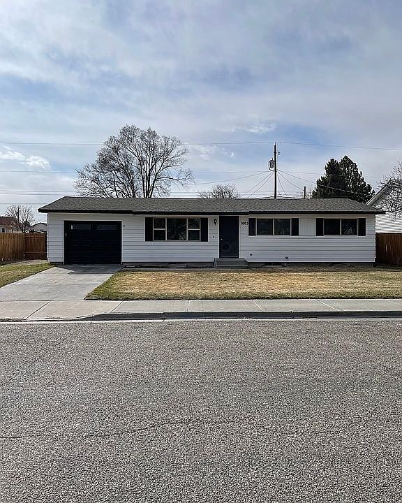 1st image of 1005 Blaine Ave