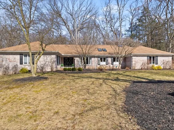 12 Mountain Rd, Penfield, NY 14526