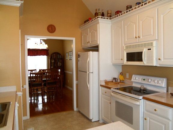 5th image of 302 Wesley Dr