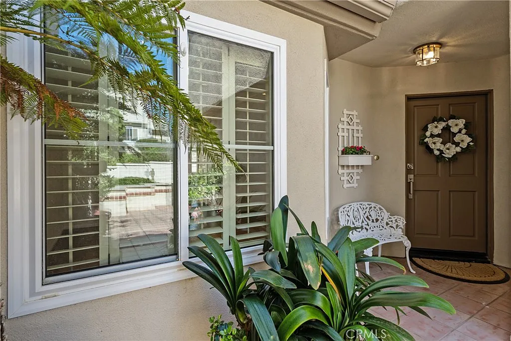 3 bed, 2.5 bath, 2309 sqft, $6,100 — Photo 3
