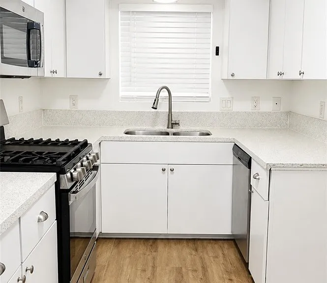 7900 Woodman Ave #105 — Photo 12