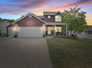 925 Falcon Dr, Imperial, MO 63052