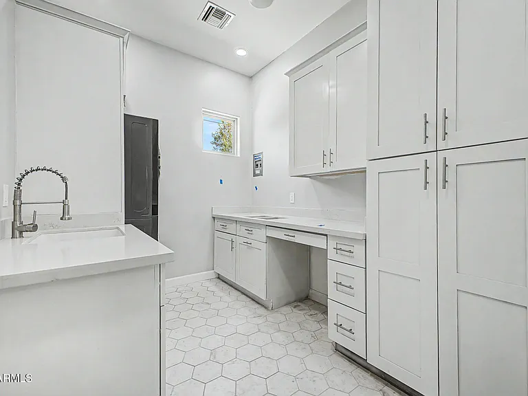 2311 E Colter St — Photo 48