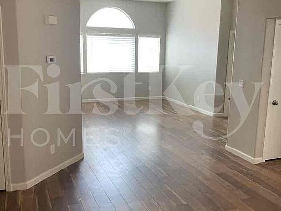 4th image of 713 W Azure Ave