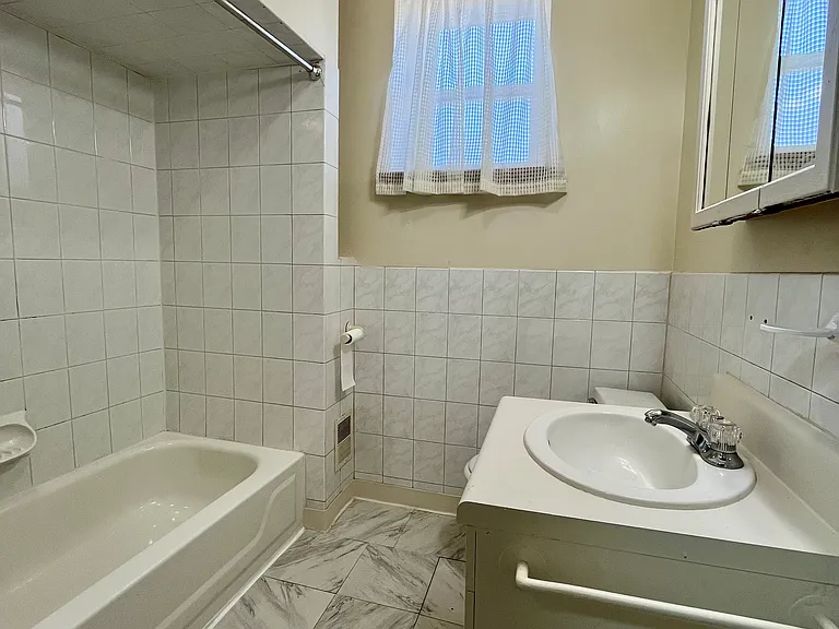 1405 S 29th St — Photo 12
