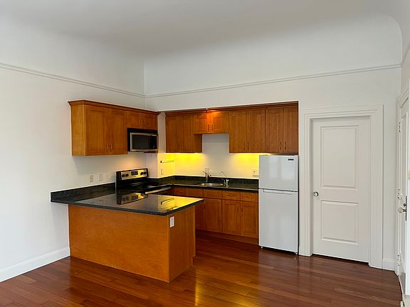 5th image of 709-711 Lincoln Way #4