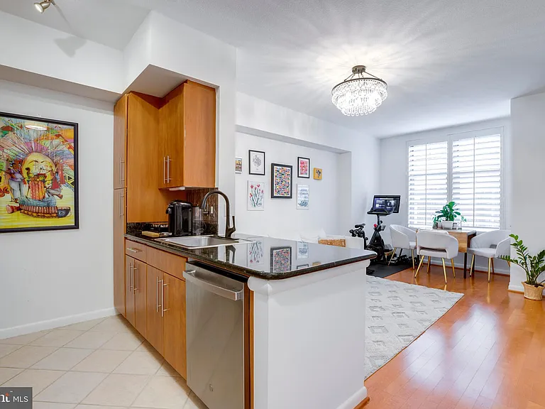 1021 N Garfield St #125 — Photo 9