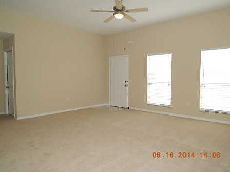 3rd image of 295 SE Lindale Gln