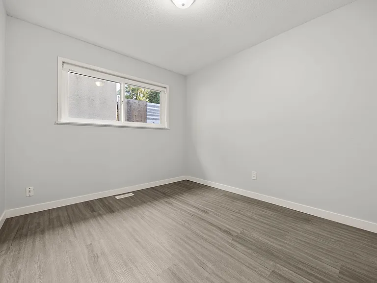 3568 Handley Cres — Photo 4