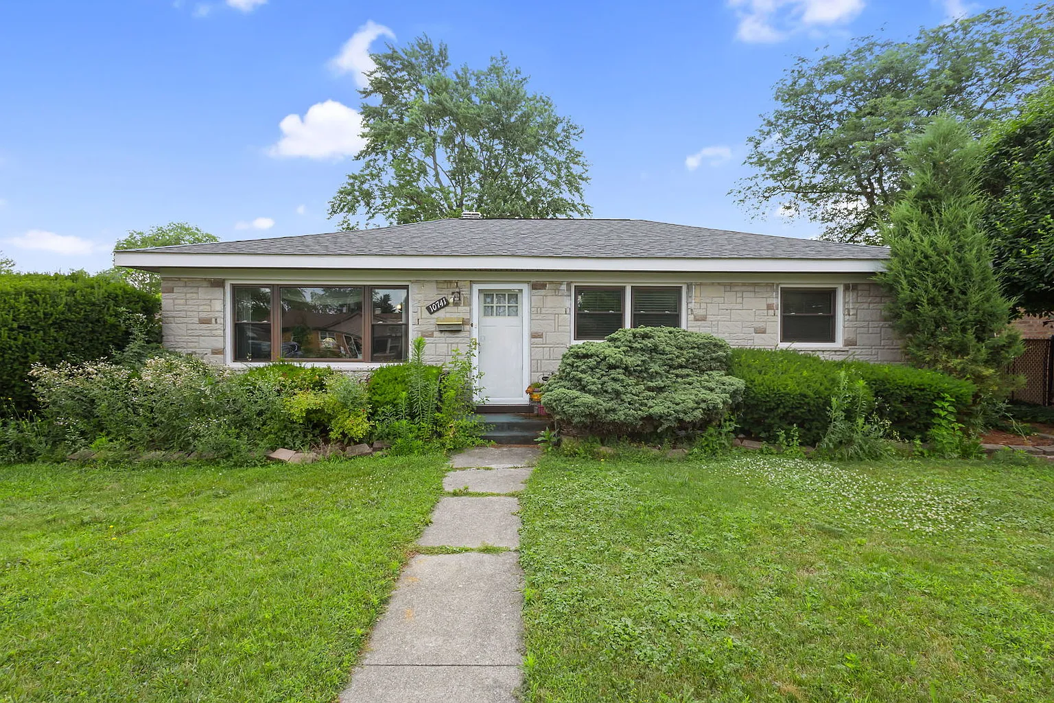 10741 Mason Ave photo 1