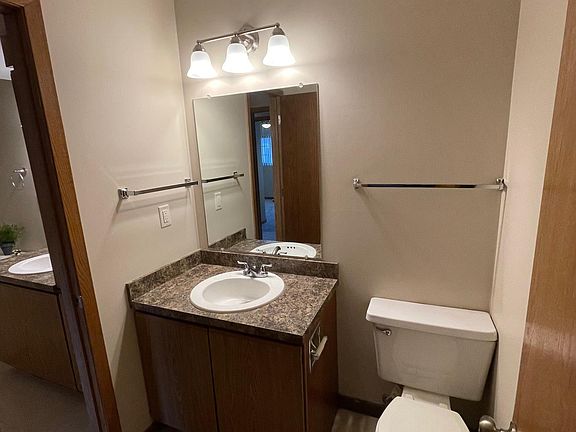 3rd image of 10-5100 Emerald Dr #18