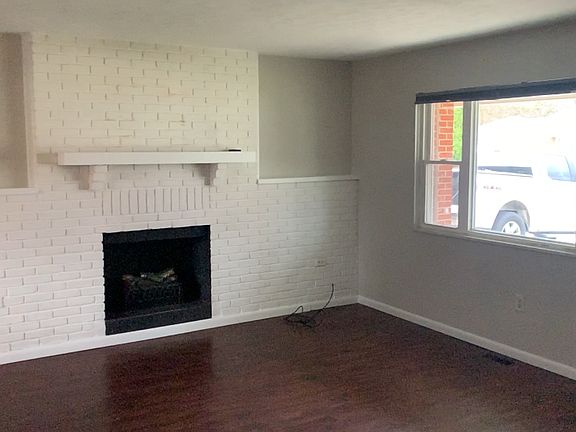 3rd image of 402 Joellen Pl