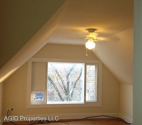 3rd image of 1104 Cross Ln APT 5