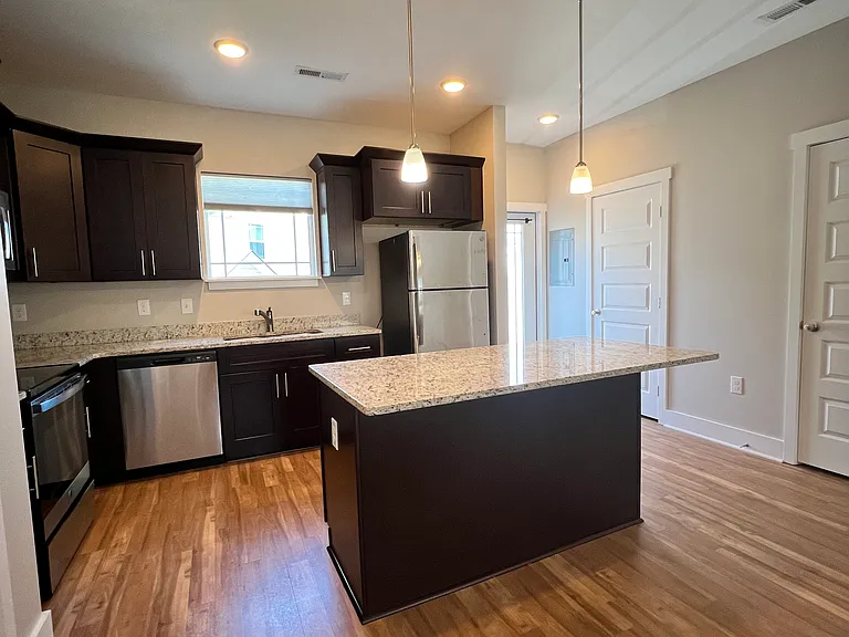 1056 Wells Way — Photo 4