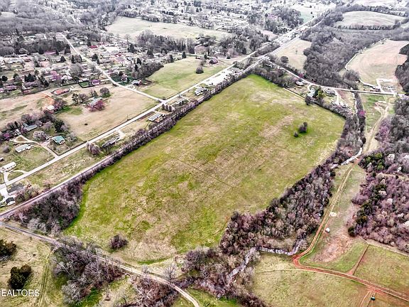 4th image of 2079 Lakeview Rd