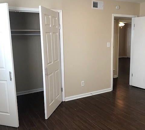 3rd image of 358 E Parkway N APT 4