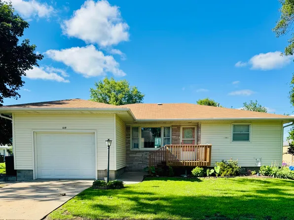 109 1st St, Elliott, IA 51532