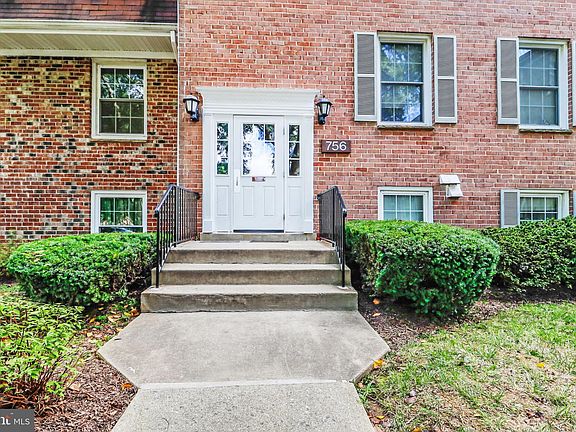 2nd image of 756 Quince Orchard Blvd #20