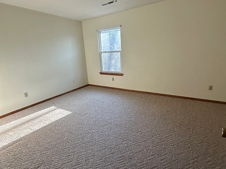 4 Pearl Dr #D — Photo 6
