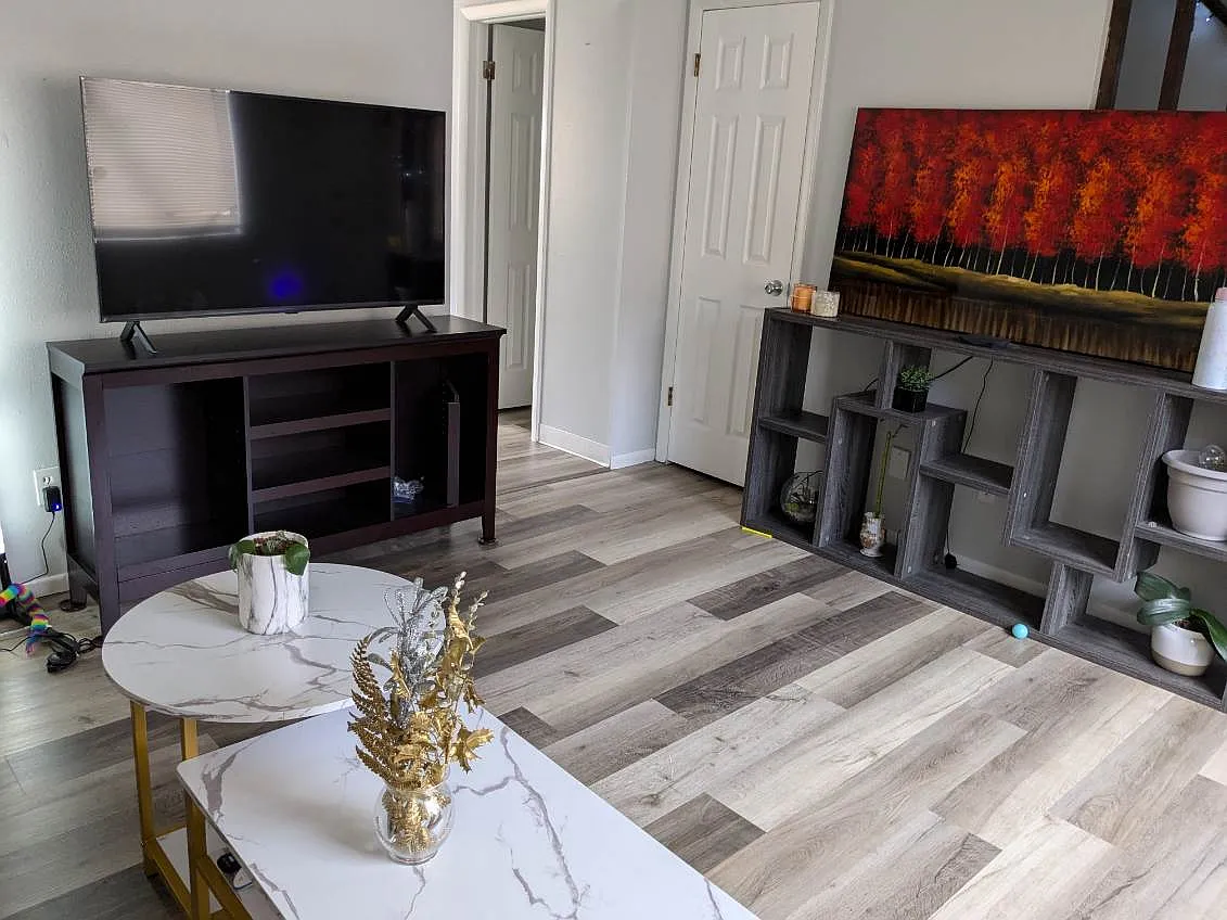 2 bed, 1.5 bath, 950 sqft, $1,300 — Photo 3
