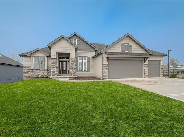 2000 Foxtail Point, Kearney, MO 64060