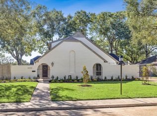 10203 Meadow Lake Ln, Houston, TX 77042