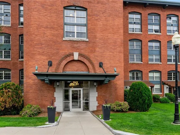 1 Tupperware Dr Unit 112, North Smithfield, RI 02896