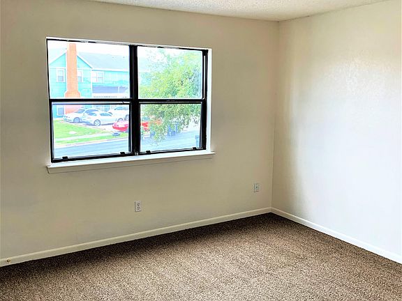 5th image of 3409 Victoria Cir #2