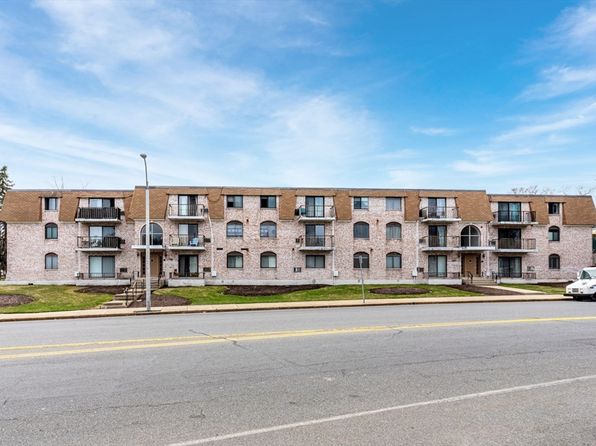40 High St APT 210, Dedham, MA 02026