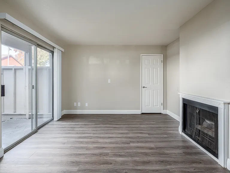 College Grove Apartments — Photo 5