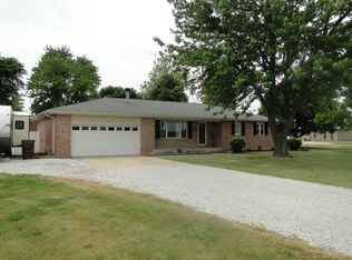 957 E North Rd, Ashkum, IL 60911