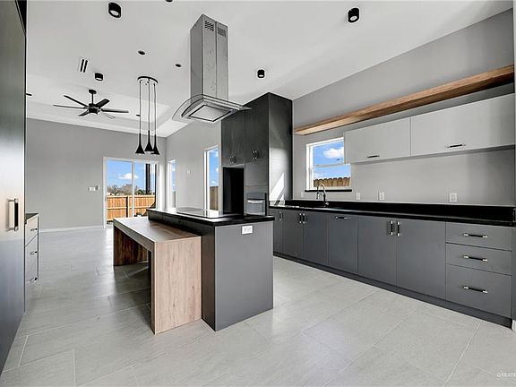 3rd image of 1005 E Costa Del Sol Ave