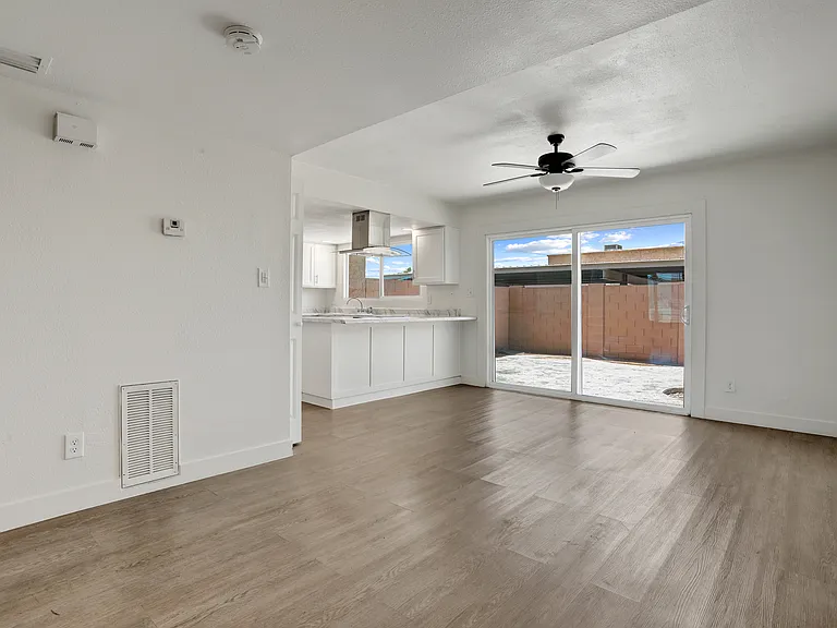 8404 N 32nd Ave — Photo 4