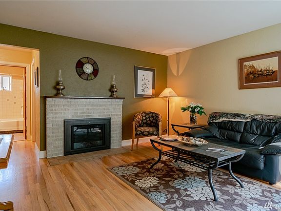 4th image of 418 Pioneer Dr